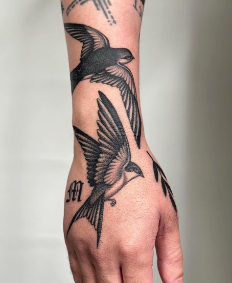 Bird Hand Tattoo, Tattoo Birds, Tattoo Old School, Birds Tattoo, Old School Tattoo, Hand Tattoos, Old School, Birds, Tattoos