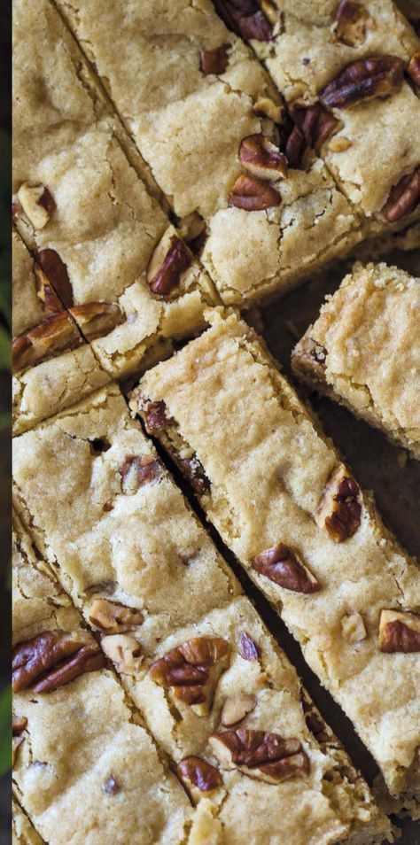 Picnic Dessert, Pecan Blondies, Blondie Cake, Zucchini Recipes Dessert, Pecan Brownies, Picnic Desserts, Brownies Recipe Homemade, Blondies Recipe, Pie Crust Recipes