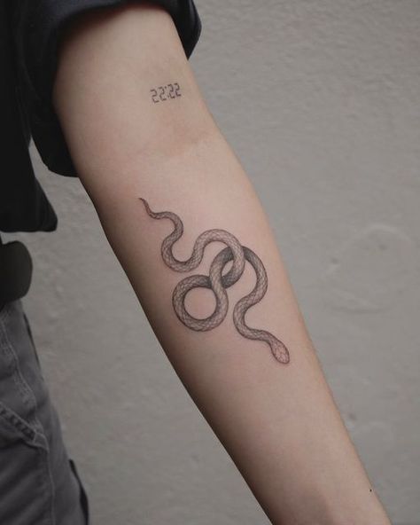 Corn Snake Tattoo, Teacher Tattoos, Full Tattoo, I Will Be Back, Corn Snake, Hand Poked Tattoo, Line Work Tattoo, Free Tattoo, Snake Tattoo