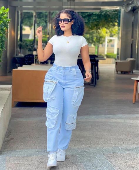 Smart Casual Baddie, Blue Cargo Pants Outfit Woman, Sign Out Outfit Ideas Nigeria University, Denim Cargo Pants Outfit, Cargo Jeans Outfit Women, Jean Cargo Pants Outfit, Stylish Business Outfits, Jeans For Ladies, Cargo Pants Style