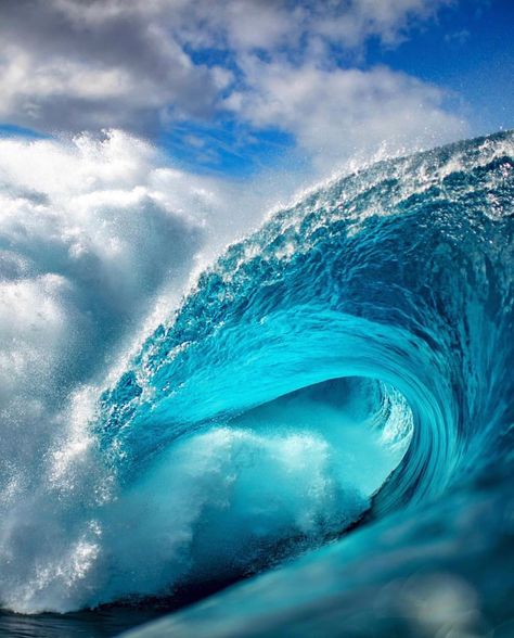 “Aloha ! Epic pic by @zaknoyle .  Check out his profile for more beautiful pictures . Keep tagging  #hawaiistagram to be featured! Tag a…” Hawaii Beach Photos, Cool Abstract Art, Black Canvas Paintings, Waves Photography, Surfing Pictures, Abstract Horse, Photographie Portrait Inspiration, Image Nature, Hawaii Beaches