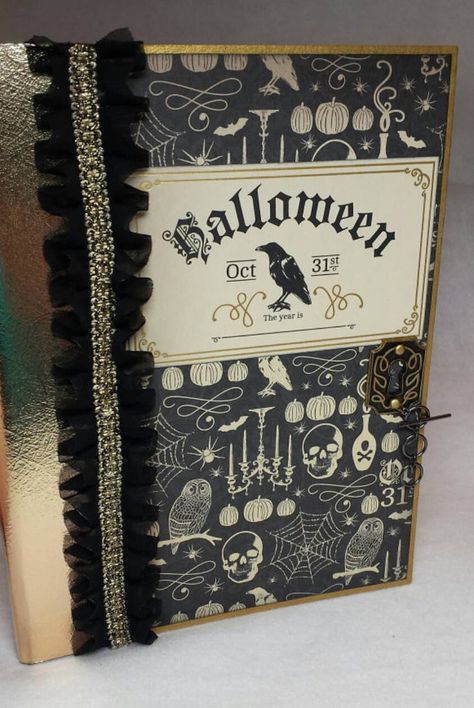 Great Halloween Album with lots of interactive pages.  https://www.etsy.com/listing/245374205/halloween-mini-album Spooky Banner, Joy Journal, Halloween Mini Albums, Paper Rosettes, Adult Halloween Party, Book Photo, Album Scrapbook, Halloween Tags, Journal Ephemera