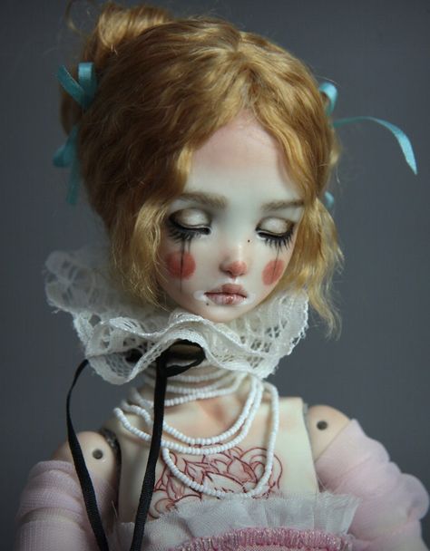 "15″ Brand New Body - Forgotten Hearts dolls are Fine Art Porcelain BJD Dolls that are meticulously hand crafted one at a time. They are made by artists AiiS Roman & Gamalier Bravo. They require many days of dedication, therefore only a few dolls are available every month. You can reach us in all social media @fhdolls About the Porcelain doll: Porcelain Ball Jointed \"BJD\" Doll , Brand new, never used and sold directly by the artists Aiis Roman & Gamalier Bravo From our 15″ 2018 Fine Art BJD Do Porcelain Doll Makeup, Doll Aesthetic, Cuadros Star Wars, Ball Jointed Doll, Doll Makeup, Jointed Dolls, Doll Costume, Creepy Dolls, Doll Repaint