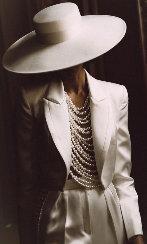 Tamara Ralph, Foto Baby, 1950s Fashion, White Silk, Coco Chanel, Look Fashion, Hat Fashion, Classy Outfits, Style Me