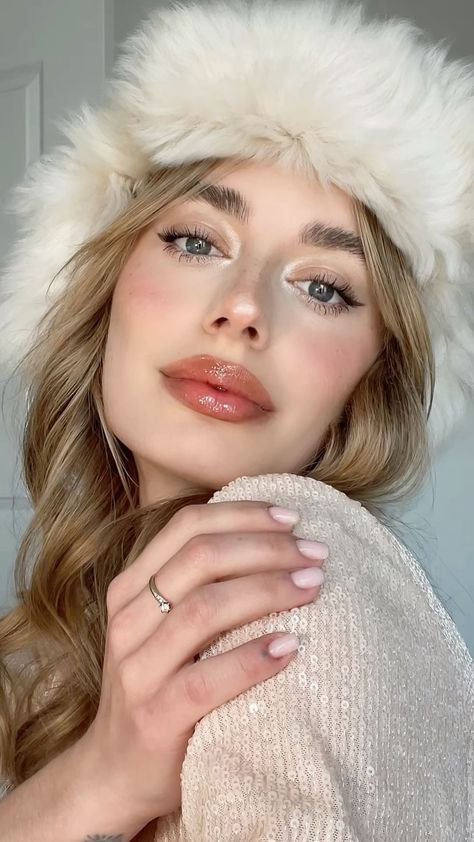 Slavic Makeup, Makeup Inspiration Aesthetic, Snow Queen Makeup, Blurred Lips, Doll Makeup Tutorial, Slavic Doll, Slavic Girl, Trends 2025, Holiday Makeup Looks