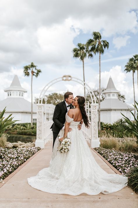 Grand Floridian Wedding Reception, Disney Wedding Photo Ideas, Disney Wedding Photography, Fairytales Wedding, Disney November, Callie Jacob, Grand Floridian Wedding, Pavilion Reception, Wedding Pavilion