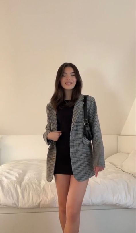 Girly Blazer Outfits, Outfits Ideas For Dinner, Sonnyyyxo Outfits, Mini Dress And Blazer Outfit, Simple Work Outfits, Corset Fashion Outfits, City Outfits, Simple Trendy Outfits, Todays Outfit