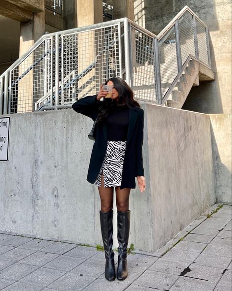 Zebra skirt, tights, knee high boots, turtleneck, black blazer Skirt In Winter Outfit, Zebra Skirt Outfit, Skirt In Winter, Zebra Skirt, Skirt Tights, Outfit Botas, Oufits Casual, December 26, Trending Fashion