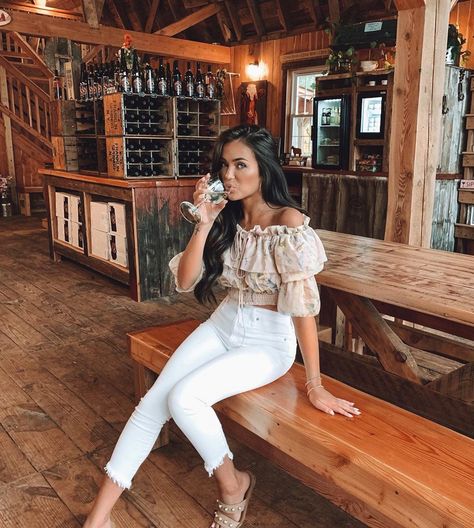 Napa Outfit Spring, Spring Country Outfits, Wine Tasting Outfit Summer, Wine Festival Outfit, Girls Weekend Outfits, Summer Wineries Outfit, Wine Country Outfit, Wine Tour Outfit, Stephanie Ledda