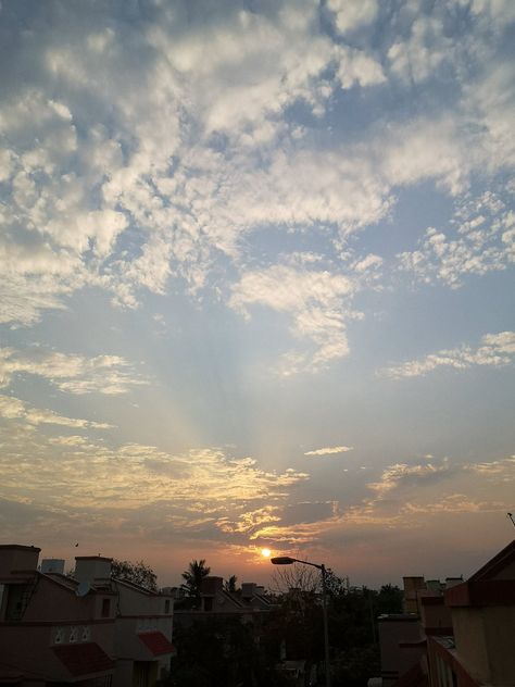 Sky With Sun And Clouds, Real Clouds Sky, Sky Pictures Real Life Clouds, Sky Pictures Real Life, Photos Of The Sky, Sky Core, Pretty Backrounds, Tiktok Photos, Clouds Sunset