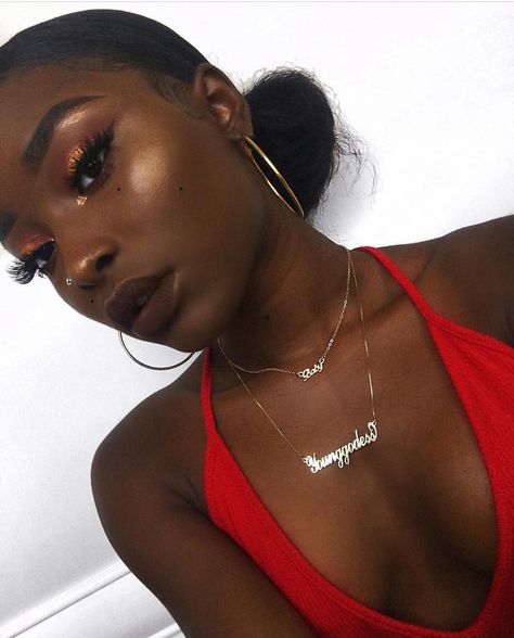 15k Likes, 43 Comments - Dark Skin Women (@darkskinwomen) on Instagram: “@young.godess ・・・ For make-up tutorials follow @darkskinwomen.makeup ” Simple Red Makeup, Makeup For Red Outfit, Red Under Eye Makeup, Red Under Eye, Melanin Makeup, Under Eye Makeup, Party Make-up, Red Makeup, Leyte