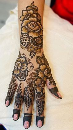 #design Khafif Mehndi Design, Modern Henna Designs, Mehndi Designs For Kids, Very Simple Mehndi Designs, Simple Mehndi Designs Fingers, Full Mehndi Designs, Stylish Mehndi Designs, Latest Simple Mehndi Designs, Circle Mehndi Designs