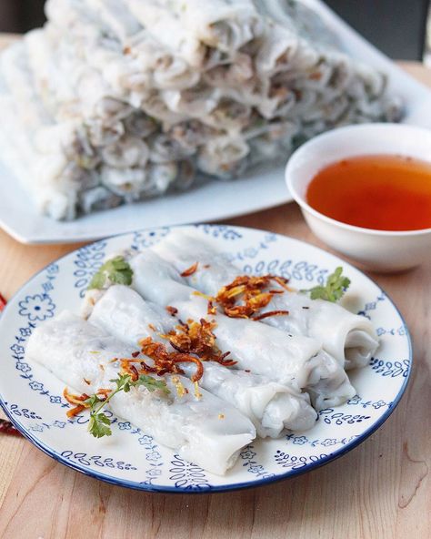 Fawm Kauv (steamed rolled rice cake with pork): Banh Cuon – C.HawjCreations Rolled Rice, Banh Cuon, Hmong Food, Steam Rice, Roll Cakes, Crepe Batter, Pork Roll, Pork Stir Fry, Rice Noodle