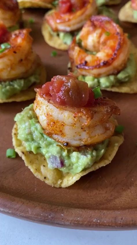 Light Finger Foods For Party, Mini Shrimp Tostadas, Classy Appetizers, Taco Appetizers, Shrimp Snacks, Shrimp Tostadas, Unique Appetizers, Shrimp Appetizers, Catering Ideas