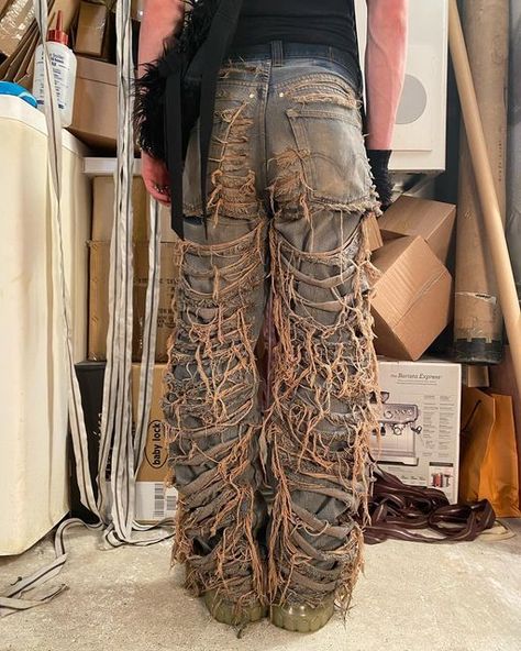 Borntwins on Instagram: "V-shaped distressed denim Coffee-dyed and Black on Black Available this October" Distressed Jeans Outfit, Diy Distressed Jeans, Distressed Outfit, Upcycling Jeans, Denim Dye, Dystopian Fashion, Distressed Pants, Weird Fashion, Denim Diy