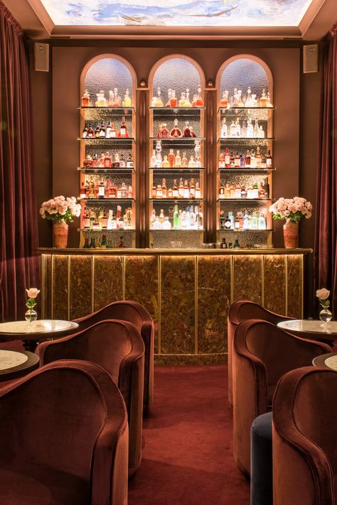 Nolinski Venezia Is The Latest Addition To Venice’s New Guard Of Design-Forward Stays | British Vogue Construction Knowledge, Gold Mosaic Tile, Anderson Aesthetic, Bar Lounge Room, Grey Stone Wall, Pink Velvet Chair, Boutique Hotels Design, Seaside Hotel, Venice Hotels