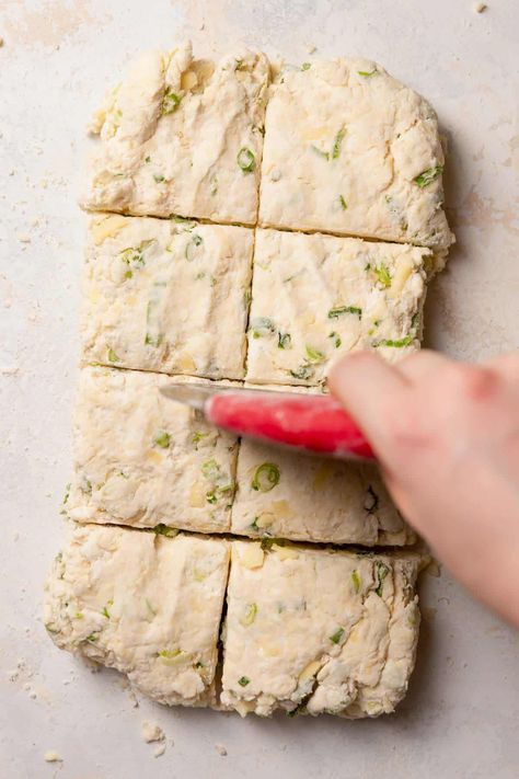 Sour cream and onion biscuits- soft and buttery homemade biscuits with a tangy sour cream and onion flavor! This easy one-bowl recipe makes 8 golden brown biscuits that are ready to eat in 30 minutes. | Cambrea Bakes Sour Cream And Onion Biscuit Loaf, Sour Cream And Onion Biscuits, Biscuit Loaf, Popover Recipes, Fluffy Homemade Biscuits, Sour Cream Bread, Onion Biscuits, Cambrea Bakes, Sour Cream Biscuits