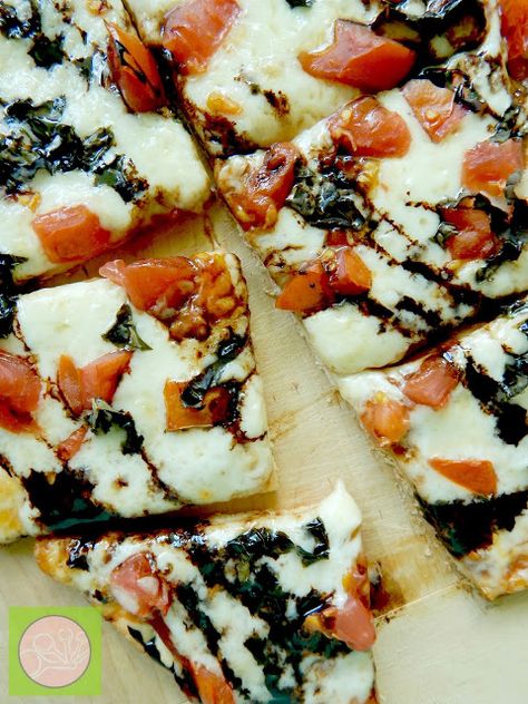 Grilled Margarita Flatbread Pizza, Pizza With Balsamic Drizzle, Margarita Flatbread Pizza Recipes, Margarita Flatbread Pizza With Balsamic Glaze, Pizza Balsamic Drizzle, Flat Bread Margarita Pizza, Margarita Pizza With Balsamic Glaze, Vegan Margarita Pizza, Grilled Margarita Pizza