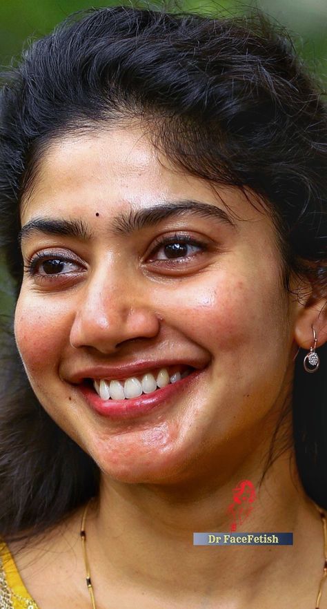 Sai Pallavi Saree, Many Faced God, Deepika Padukone Makeup, Sai Pallavi Hd Images, Birthday Edit, Face Pics, Sai Pallavi, Actress Without Makeup, Beauty Face Women