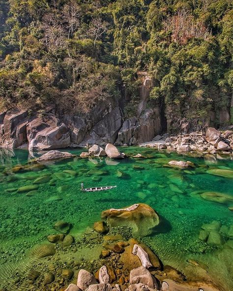 Dawki River Meghalaya Culture, Dawki Meghalaya, Dawki River, Manipur State, Shillong Meghalaya, Lake Boating, Bhutan Travel, Rock Mountain, India Travel Places