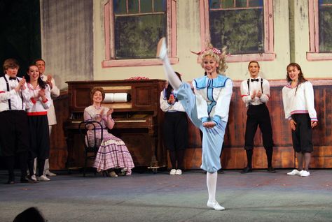 Zaneeta, "Shipoopi", The Music Man. NOT the set. But her costume is cute. Zaneeta Shinn, Music Man Costumes, Broadway Costumes, Man Design, The Music Man, Music Man, Man Set, Musical Theatre, Cool Costumes