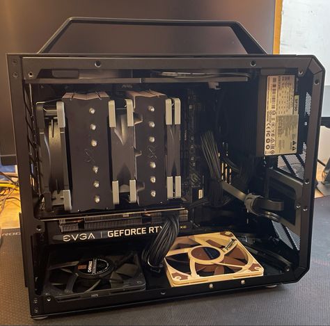 A small form factor PC case with it’s right side panel off, exposing the different components of the PC. Small Form Factor Pc, Pc Ideas, Pc Case, Pc Cases, Electronic Components, Graphic Card, Electronic Products