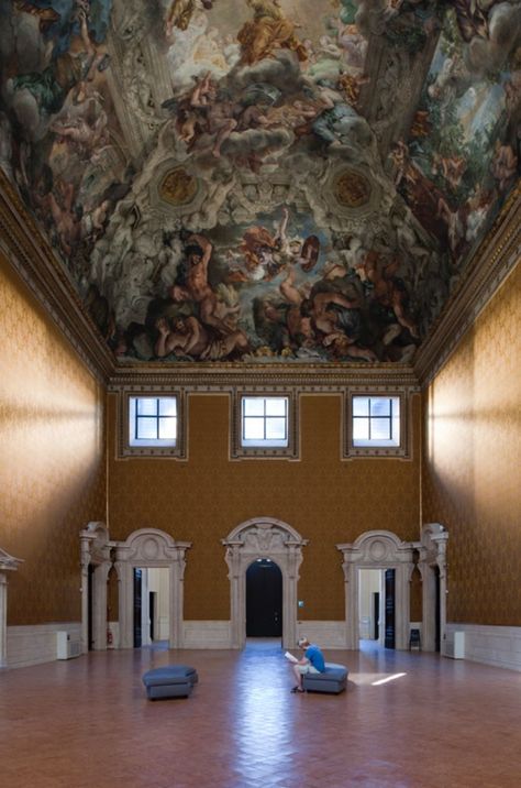 Palazzo Barberini, Gran Salone with 'Glorification of Urban VIII's Reign', fresco by Pierro da Cortona 1633-39 Lorenzo Bernini, Baroque Furniture, Dream Fantasy, 17th Century Art, Italian Baroque, Italian Interior, Italian Architecture, World Of Wonder, Baroque Art