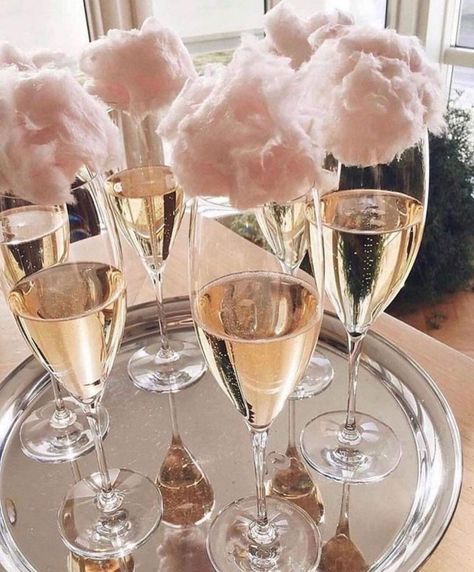 Cotton Candy Drinks, Glace Fruit, Cotton Candy Champagne, Champagne Birthday, Candy Drinks, Champagne Party, Champagne Bar, Welcome Drink, Champagne Toast