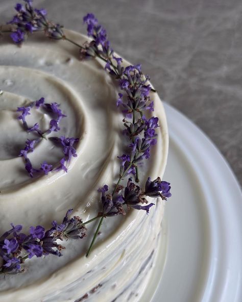 Lavender Cake Design, Lavender Birthday Cake, Cake With Lavender, Lavender Cake, Baked Goods, Birthday Cake, Lavender, Dessert, Candles