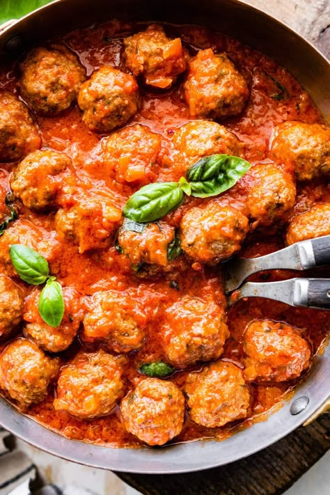 Nonna's Traditional Italian Meatballs in tomato sauce (polpette). Made with simple ingredients and stewed in a delicious tomato sauce. Polpette Recipe, Sugo Recipe, Best Meatballs Ever, Tomato Sauce For Meatballs, The Best Meatballs, Meatballs In Tomato Sauce, Creamy Pesto Sauce, Italian Meatballs Recipe, Best Meatballs