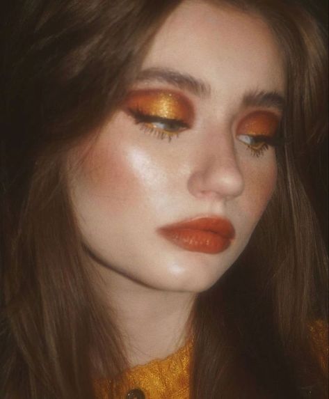 Spring Eyeshadow Looks, 70's Makeup, 70s Makeup Look, Spring Eyeshadow, Hippie Makeup, Look Disco, Disco Makeup, Maquillage On Fleek, 70s Makeup