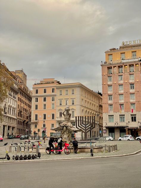 Piazza Barberini, Rome, Street View, Italy, Quick Saves