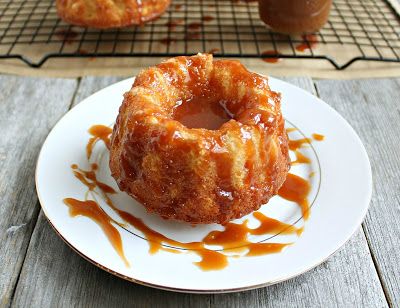 Salted Caramel Mini Apple Cake Bundts Mini Bundt Cake Recipes, Mini Bunt Cake, Snickerdoodle Cake, Mini Bundt Cakes Recipes, Pumpkin Bundt, Apple Bundt Cake, Pumpkin Bundt Cake, Bundt Cake Recipes, Mini Bundt