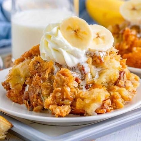 HOMEMADE BANANA COBBLER - The Country Cook Banana Pudding Cobbler, Banana Bread Cobbler, Unique Cobbler Recipes, Banana Cobbler Recipes, Banana Cobbler, Breakfast Cobbler, Easy Cobbler, Pecan Praline Cake, Cobbler Recipes Easy