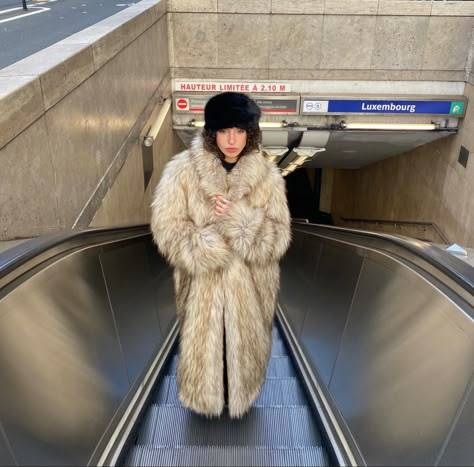 #fashion #diy #aesthetic #ootd #ootdfashion #vintage #y2k #streetstyle #luxury Vintage Fur Coat Aesthetic, Long Fur Coat Outfit, Faux Fur Coats Outfit, Winter Vacation Outfits, Slavic Girl, Vintage Fur Coat, Vintage Editorials, Long Fur Coat, Winter Trousers