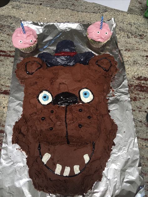 Bad Cake Designs, Fnaf Cakes Funny, Cursed Cake Designs, Goofy Cake Ideas, Freddy Fazbear Cake, Ugly Cakes Funny, Silly Cakes, Fnaf Cakes, Weird Cakes