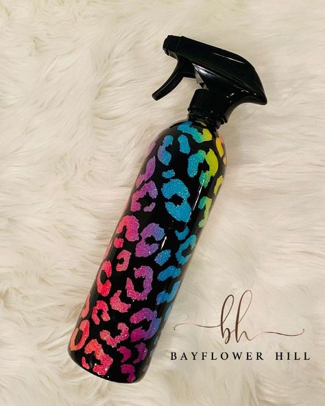 Every hairstylist needs their own custom spray bottle Resin Spray Bottle, Cheer Competition Gifts, Competition Gifts, Resin Spray, Resin Pens, Cheer Competition, Resin Tumblers, Rainbow Leopard, Cup Ideas