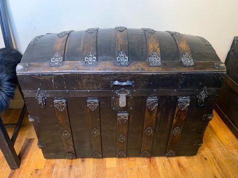 Antique Steamer Trunk with extraordinary hardware! Link in comments #brown #trunk #steamertrunk #antique #antiquetrunk #antiquetrunks #homedecor #interiordesign #interiordesigner #interiordesigners #interiordesignersofinsta #livingroomdecor #bedroom #storage #storagechest #vintagedecor #home #metalart #beauty #beautiful #beautifuldestinations #house #housebeautiful Antique Trunk Restoration, Trunk Restoration, Trunk Makeover, Antique Steamer Trunk, Painted Trunk, Antique Trunk, Steamer Trunk, Transitional Style, Bedroom Storage