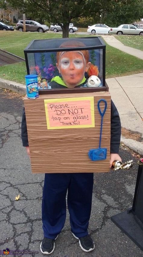 Fish Tank Costume, Creative Boys Halloween Costumes, Funny Boy Halloween Costumes, Halloween Costumes Boys Diy, Funny Kids Costumes Boys, Halloween Costume Ideas Boys, Funny Boy Costumes, Boys Halloween Costume Ideas, Halloween Costume Hacks