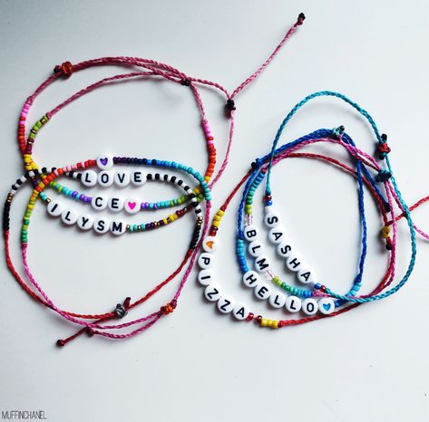 Bracelets With String, Bead Friendship Bracelets, Letter Bracelet Beads, Land Ideas, How To Make Letters, Letter Bead Bracelets, Pony Bead Bracelets, Yarn Bracelets, Make Bracelets