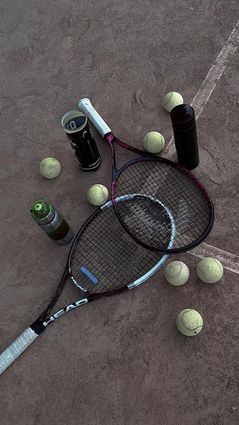 Tennis Racket Aesthetic, Tennis Ideas, Aesthetic Tennis, Head Tennis Racket, Tennis Doubles, Head Tennis, Sport Aesthetic, Tennis Girl, Tennis Aesthetic