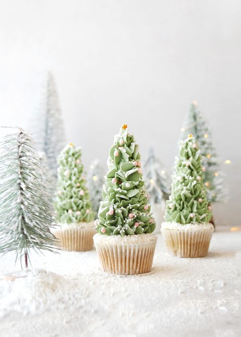 Christmas Buttercream Cupcakes, Peppermint Buttercream, Vegan Vanilla Cupcakes, Tree Cupcakes, Christmas Tree Food, Easy Christmas Tree, Christmas Brownies, Christmas Tree Cupcakes, Christmas Holiday Cake