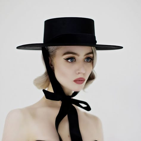 Allison Harvard, Bolero Hat, Dorothy Dandridge, Model Pose, Women Fashion Edgy, Black Felt, Black Women Fashion, Felt Hat, Look Chic