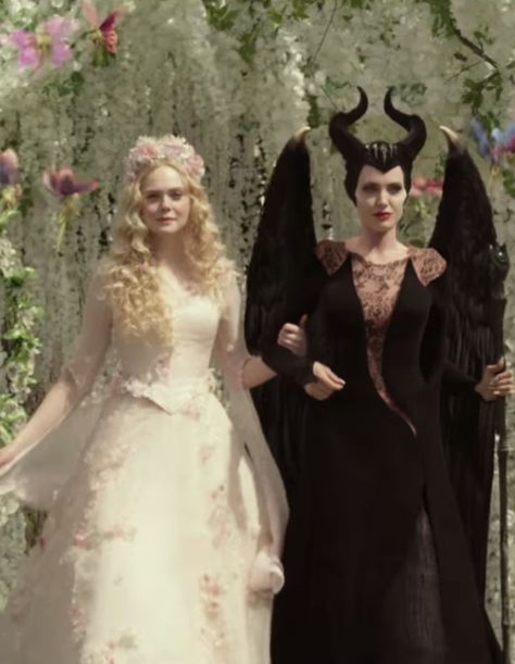 Elle Fanning Sleeping Beauty, Sleeping Beauty Wedding Dress, Maleficent Dress, Maleficent Aurora, Maleficent Sleeping Beauty, Sleeping Beauty Wedding, Maleficent 2014, Maleficent 2, Maleficent Movie