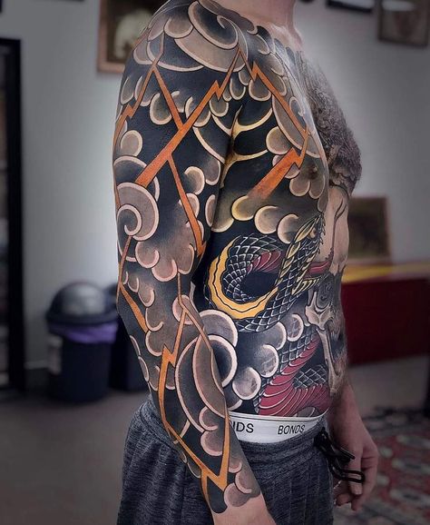 Japanese Cloud Tattoo, Cloud Tattoo Design, Storm Tattoo, Dragon Tattoo Sketch, Lightning Tattoo, Traditional Tattoo Inspiration, Dragon Sleeve Tattoos, Flame Tattoos, Fantasy Tattoos