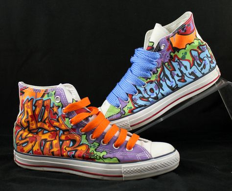 Graffiti Converse Graffiti Shoes, Converse Design, Custom Painted Shoes, Converse Shoes Womens, Graffiti Designs, Shoe Art, Converse Sneakers, Diy Shoes, Painted Shoes