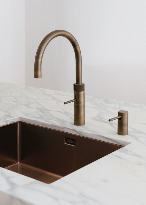 Arabescato Vagli, Vagli Marble, Framed Cabinets, Minimal Kitchen Design, Copper Faucet, An Old Soul, Brass Kitchen Faucet, New Kitchen Designs, Faucet Design