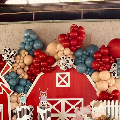 Barnyard Balloon Arch, Barnyard Birthday Balloons, Barnyard Birthday Backdrop, Barnyard Backdrop First Birthdays, Barn Yard Birthday, Barn Birthday Party, Cake Centerpieces, Rodeo Birthday Parties, Farm Themed Birthday Party