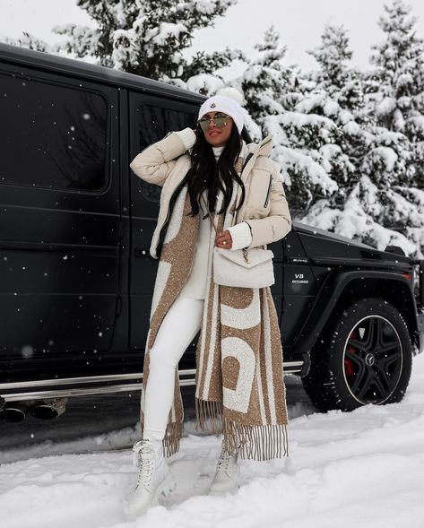 Winter Style Inspiration, Mia Mia Mine, Patent Leather Leggings, Winter Date Night Outfits, Mia Mia, Winter Travel Outfit, Winter Must Haves, Scarf Outfit, Skiing Outfit