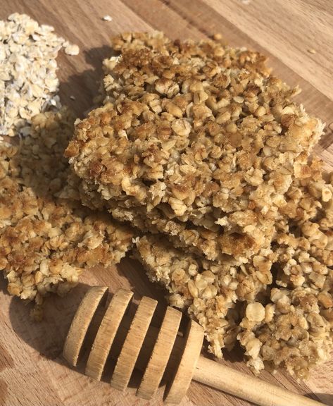 Baked Oat & Honey Bars Honey Apple Oat Bars, Honey Oatmeal Balls, Bayou Bars, Honey Oatmeal Bars, Honey Granola Bar Recipe, Daycare Snacks, Honey Bars, Oat Bars Healthy, Oatmeal Granola Bars